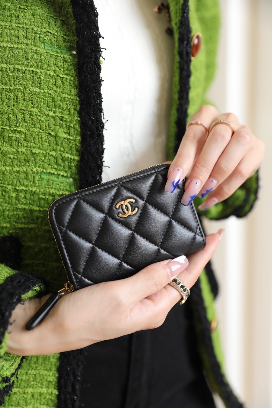 小香 Classic 經典拉鏈零錢包羊皮黑金_10