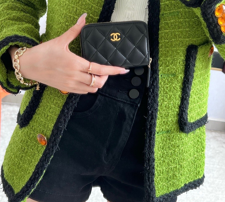 小香 Classic 經典拉鏈零錢包羊皮黑金_11