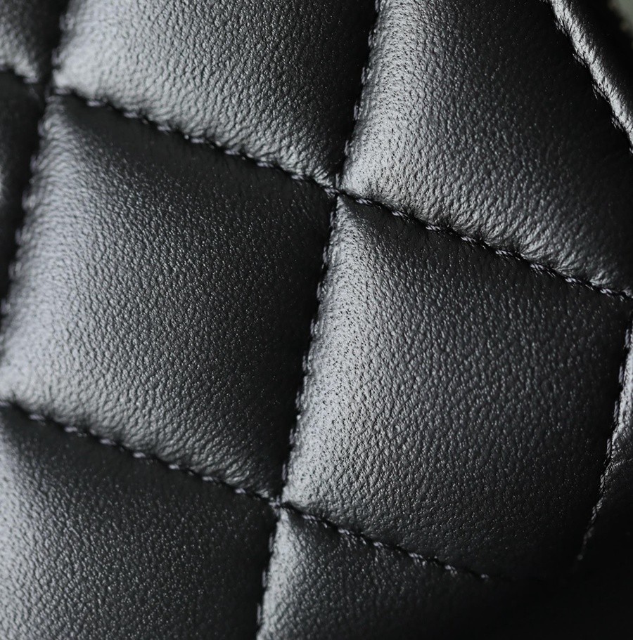 小香 Classic 經典拉鏈零錢包羊皮黑銀_3