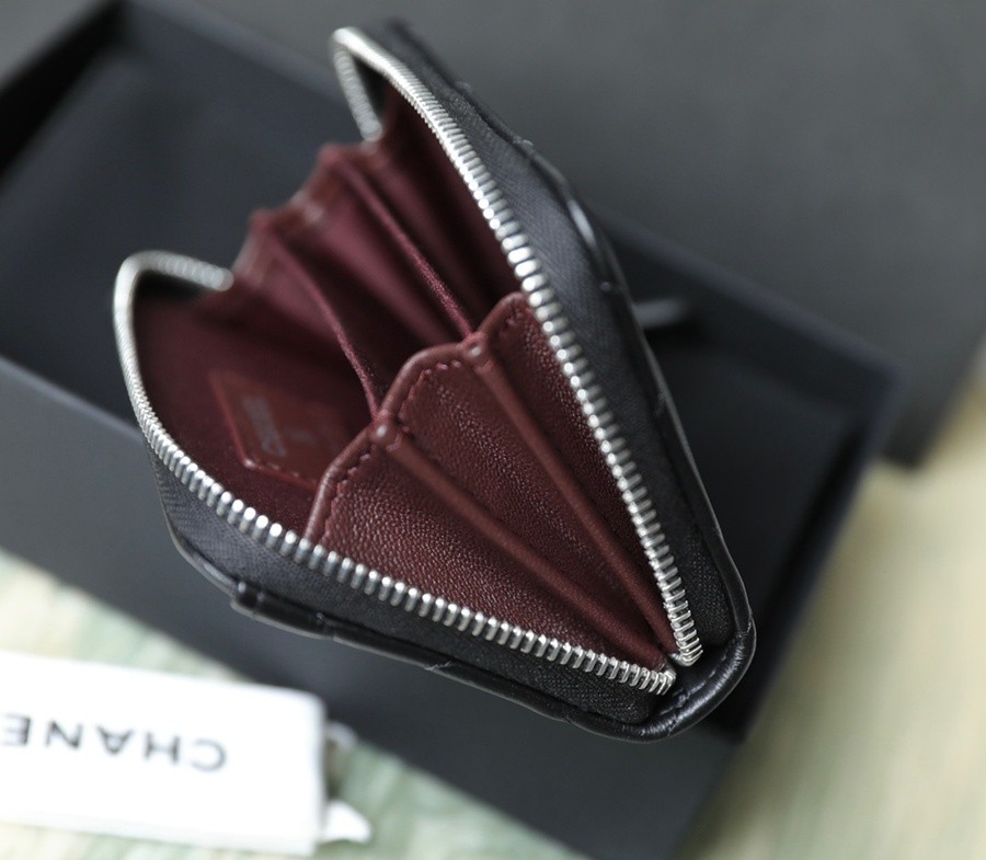 小香 Classic 經典拉鏈零錢包羊皮黑銀_7