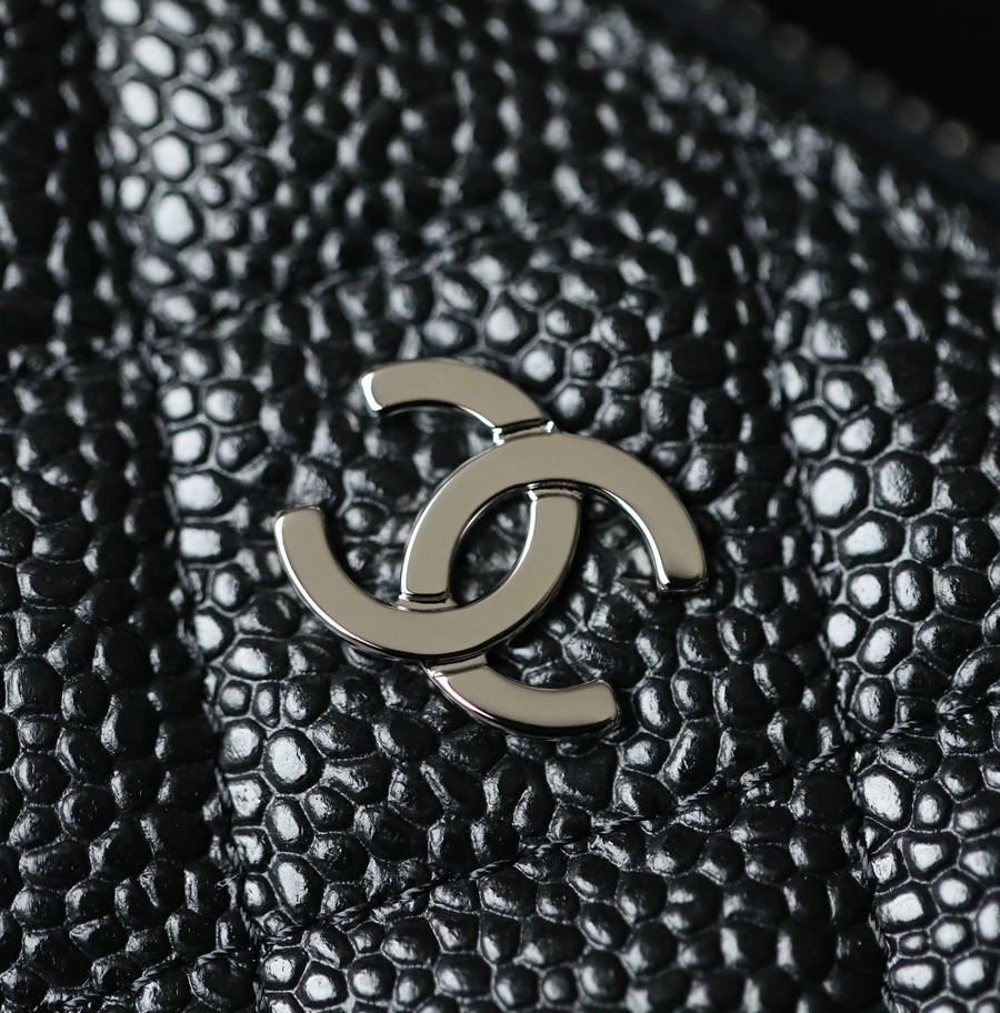 小香 Classic 經典拉鏈零錢包魚子醬黑銀_4