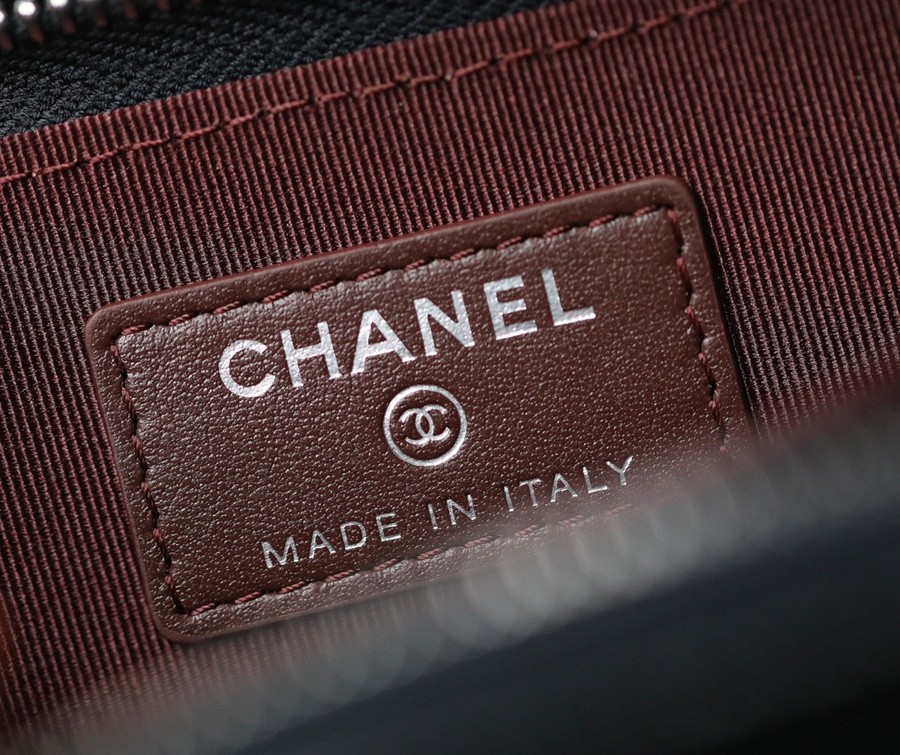 小香 Classic 經典拉鏈零錢包魚子醬黑銀_8