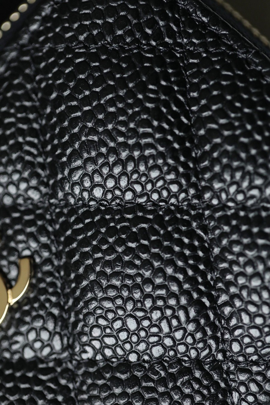 小香 Classic 經典拉鏈零錢包 魚子醬 黑金_4