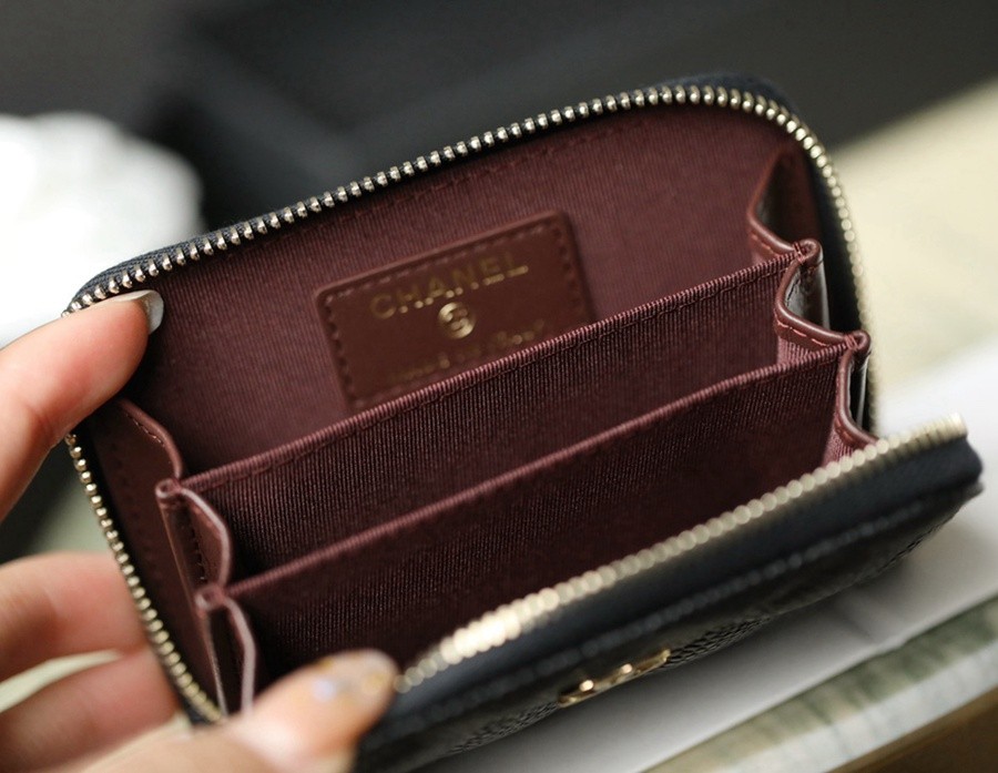 小香 Classic 經典拉鏈零錢包 魚子醬 黑金_7