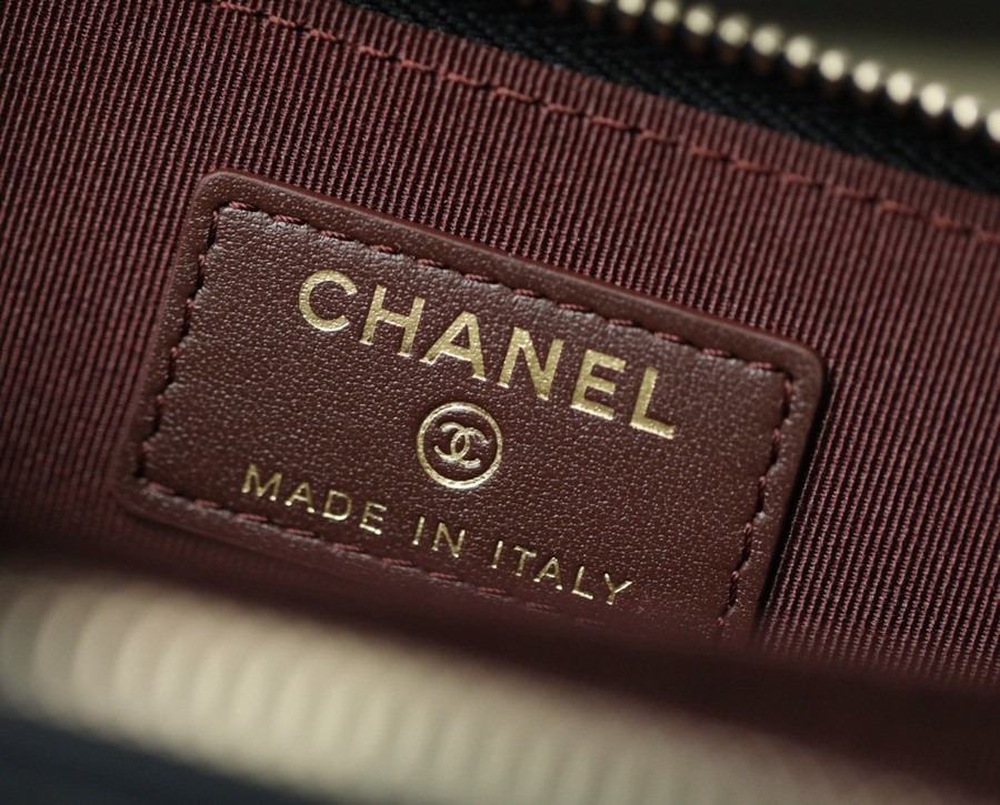 小香 Classic 經典拉鏈零錢包 魚子醬 黑金_8