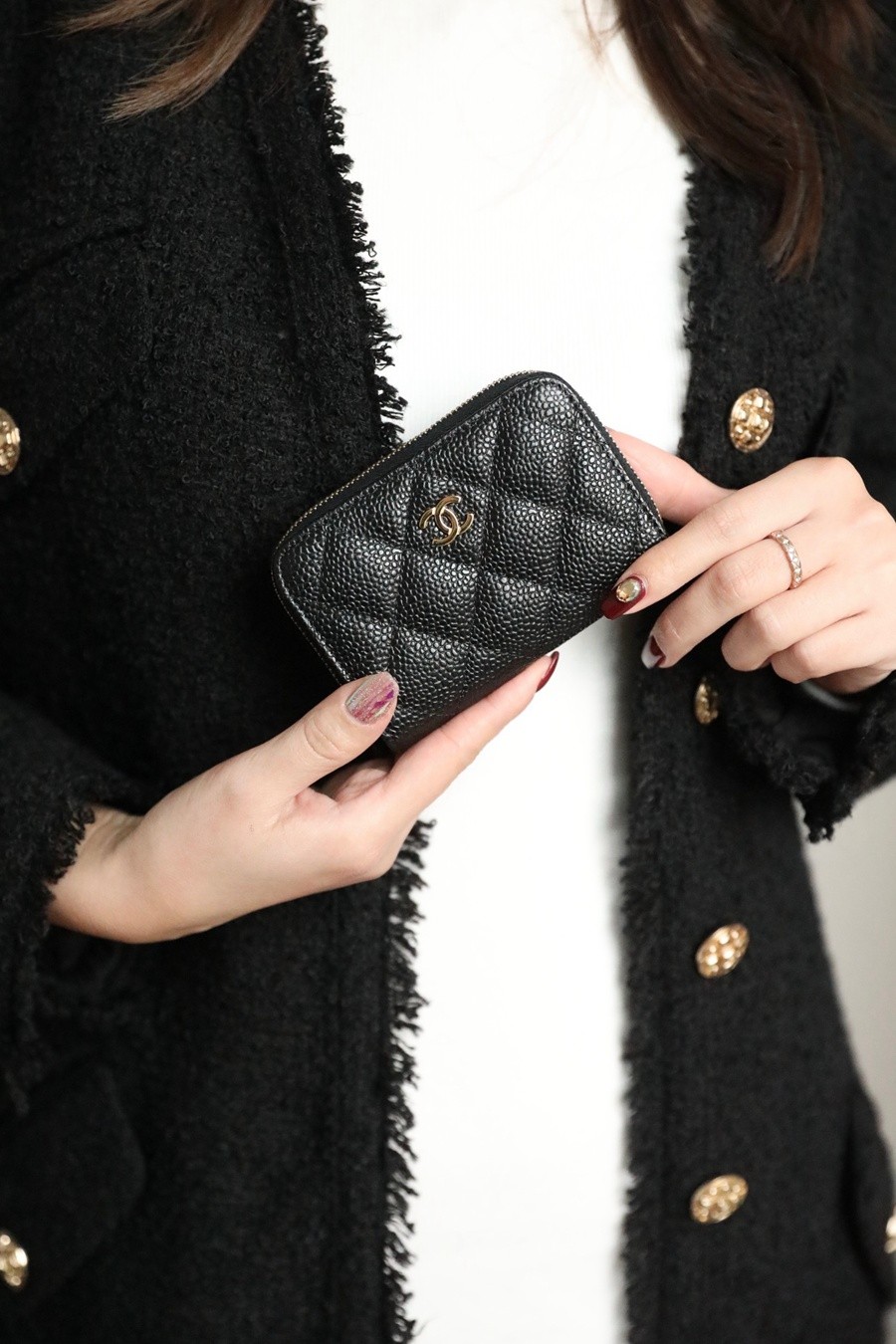 小香 Classic 經典拉鏈零錢包 魚子醬 黑金_9