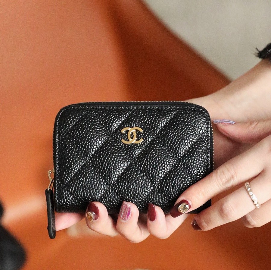 小香 Classic 經典拉鏈零錢包 魚子醬 黑金_11