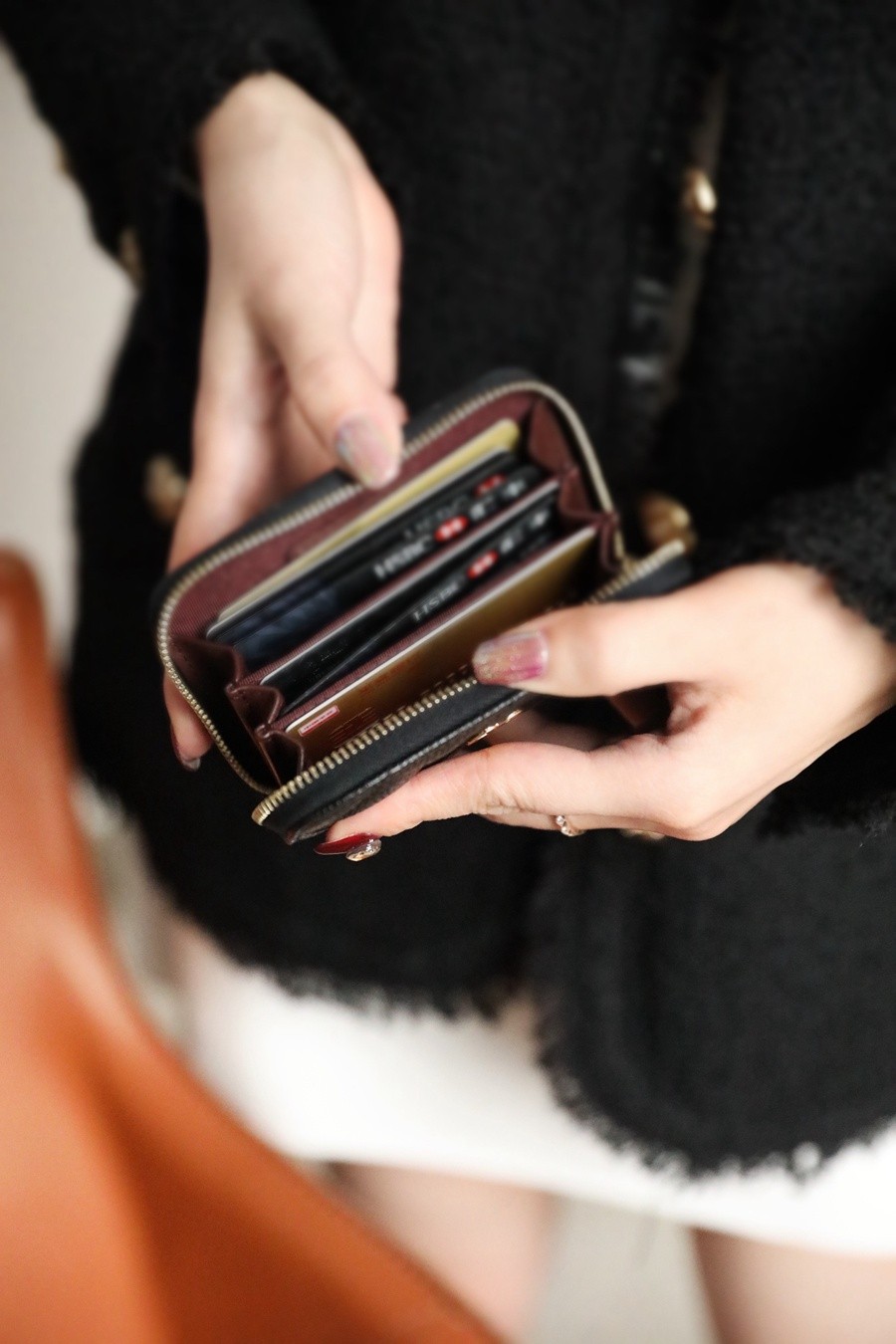 小香 Classic 經典拉鏈零錢包 魚子醬 黑金_12