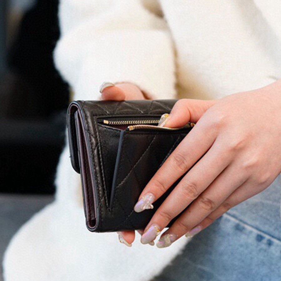 「Classic Flap」經典三折短夾 羊皮黑金_6