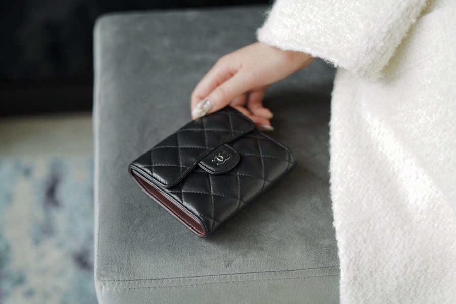 「Classic Flap」經典三折短夾 羊皮黑金_10