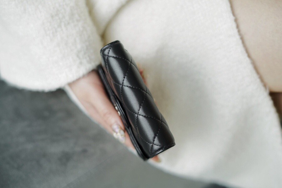 「Classic Flap」經典三折短夾 羊皮黑銀_4