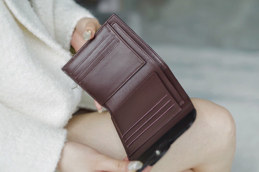 「Classic Flap」經典三折短夾 羊皮黑銀_6