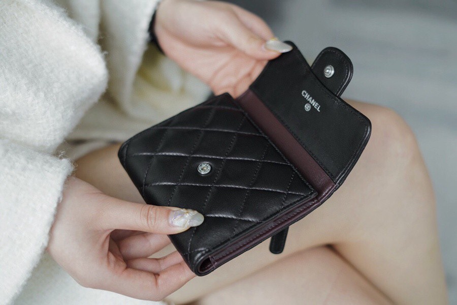 「Classic Flap」經典三折短夾 羊皮黑銀_5