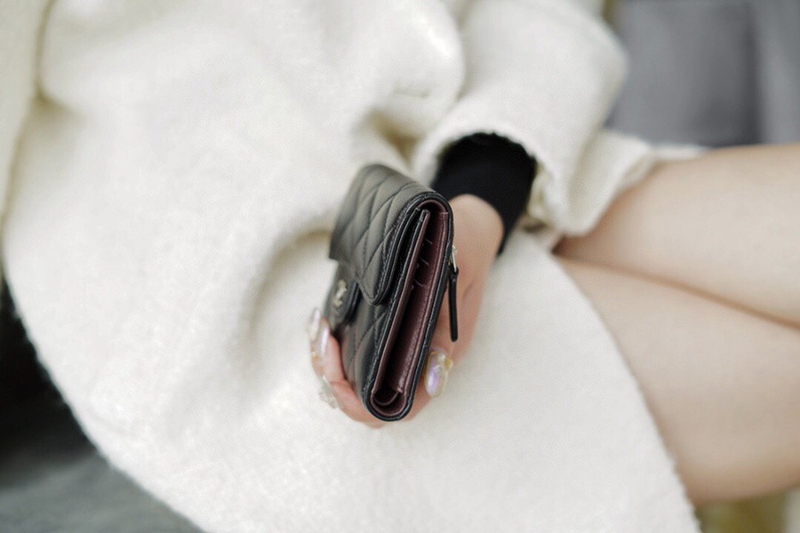 「Classic Flap」經典三折短夾 羊皮黑銀_3