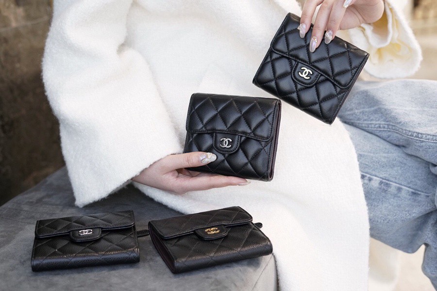 「Classic Flap」經典三折短夾 羊皮黑銀_9