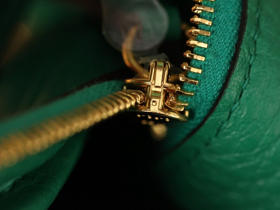 H Lindy 26CM 絲絨綠金扣_31