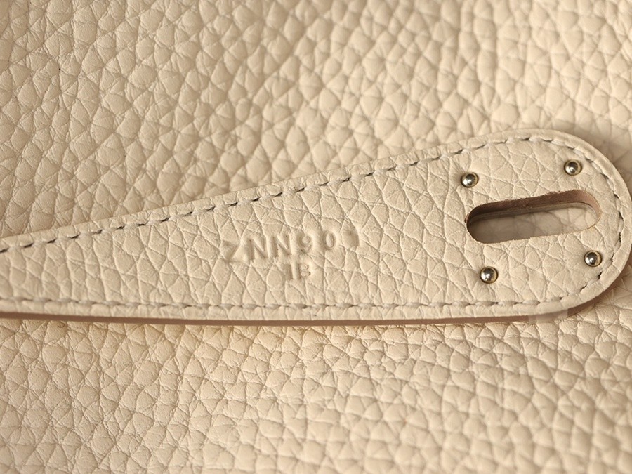 H Lindy 26CM 奶油白銀扣_10