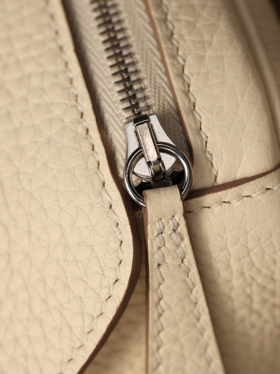 H Lindy 26CM 奶油白銀扣_9