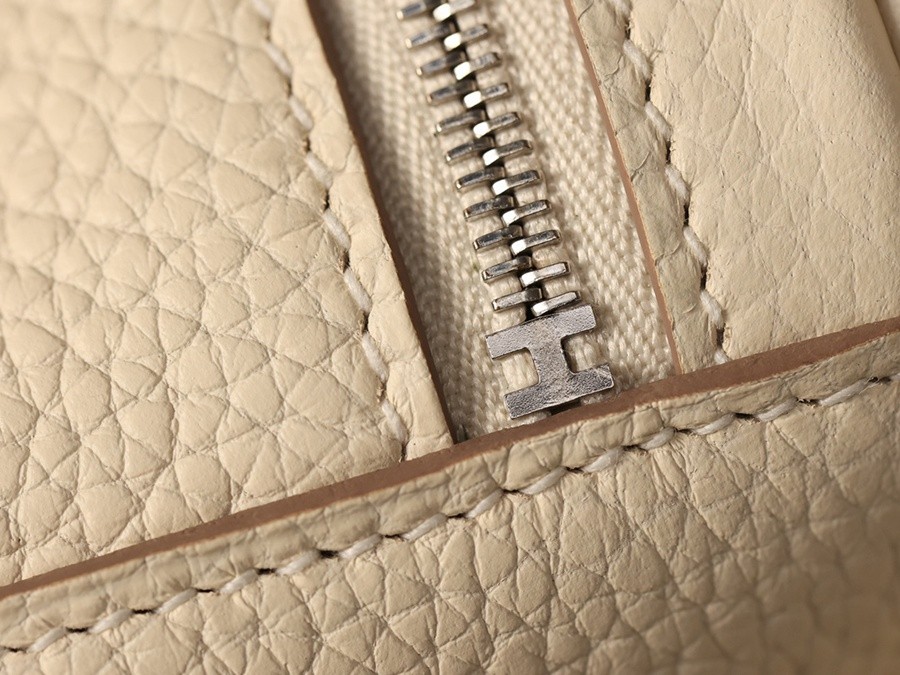 H Lindy 26CM 奶油白銀扣_11