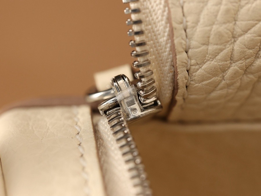 H Lindy 26CM 奶油白銀扣_17