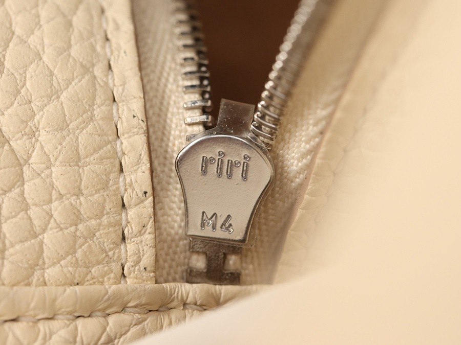 H Lindy 26CM 奶油白銀扣_21