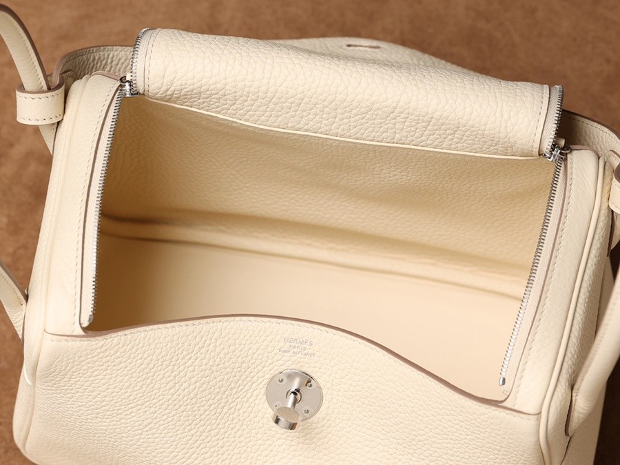 H Lindy 26CM 奶油白銀扣_24