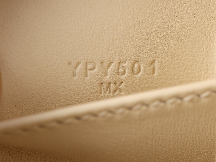 H Lindy Mini 19CM 奶油白銀扣_17