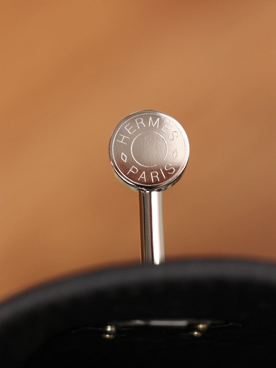 H Lindy 26CM 黑色銀扣_17