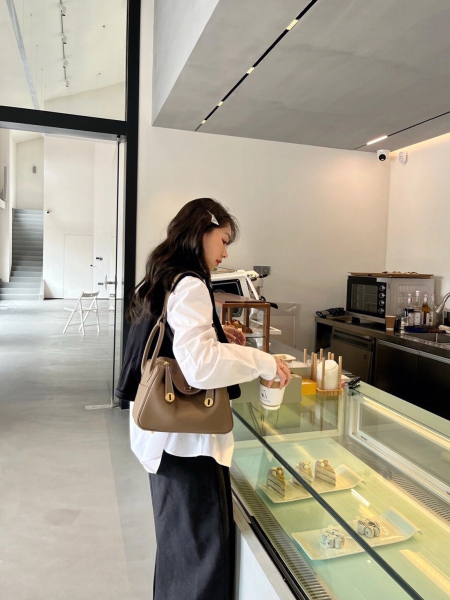 H Lindy 26CM 大象灰金扣_27