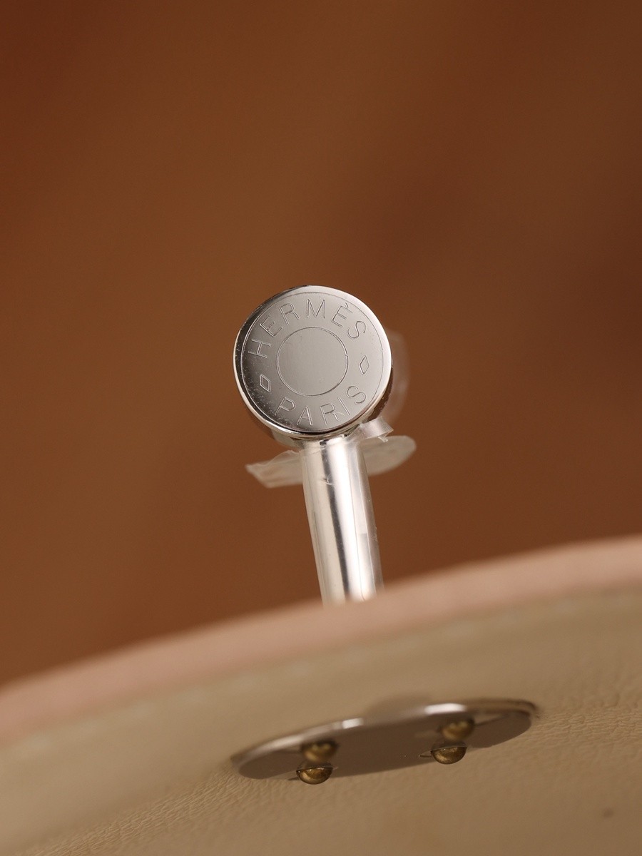 H Lindy Mini 19CM 奶昔白銀扣_19