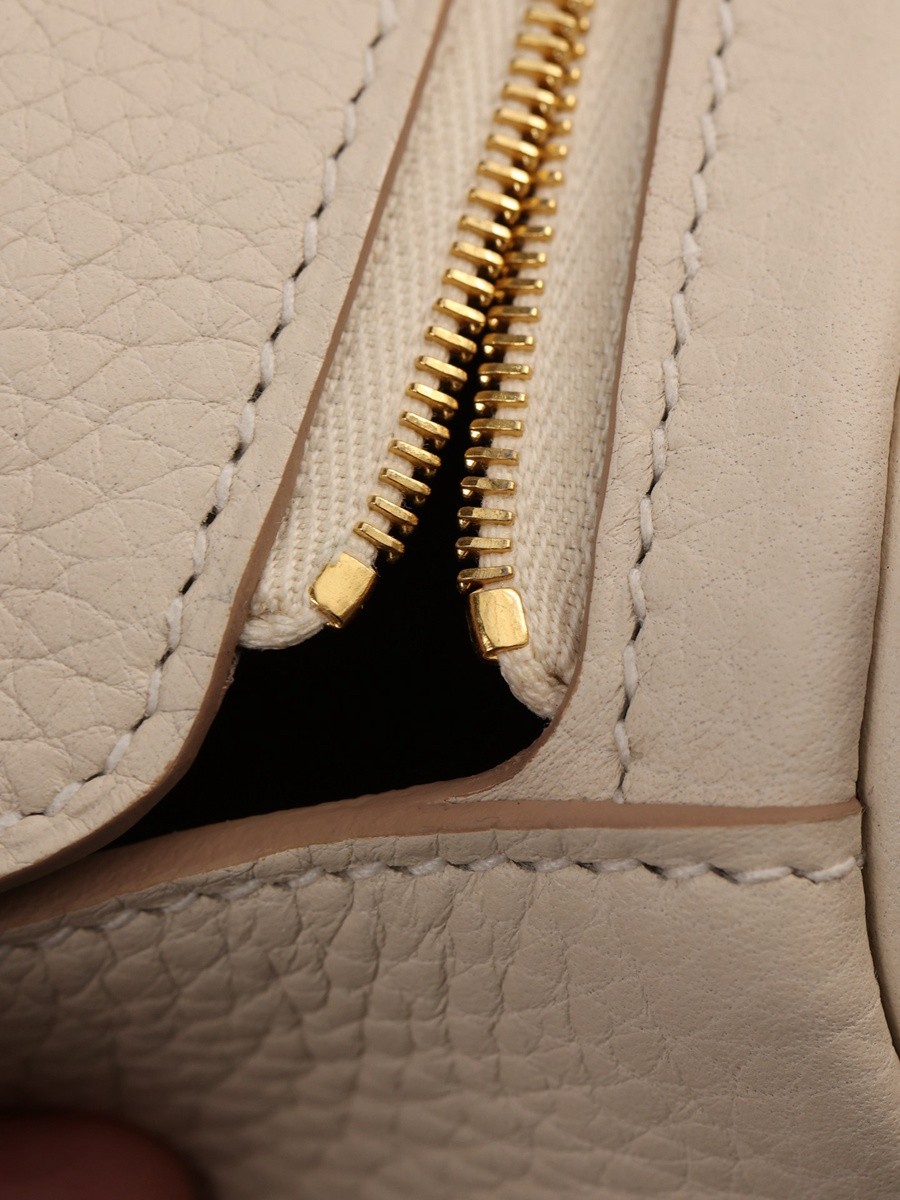 H Lindy 26CM 奶昔白 金扣_26