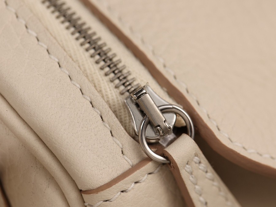 H Lindy 26CM 奶昔白 銀扣_11