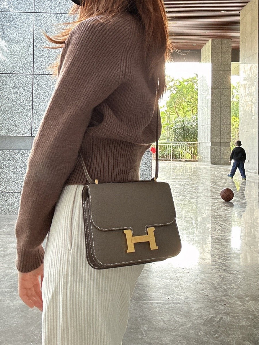H Constance 19大象灰金扣_31