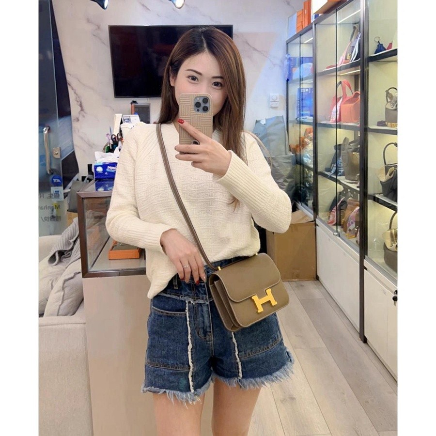 H Constance 19大象灰金扣_34