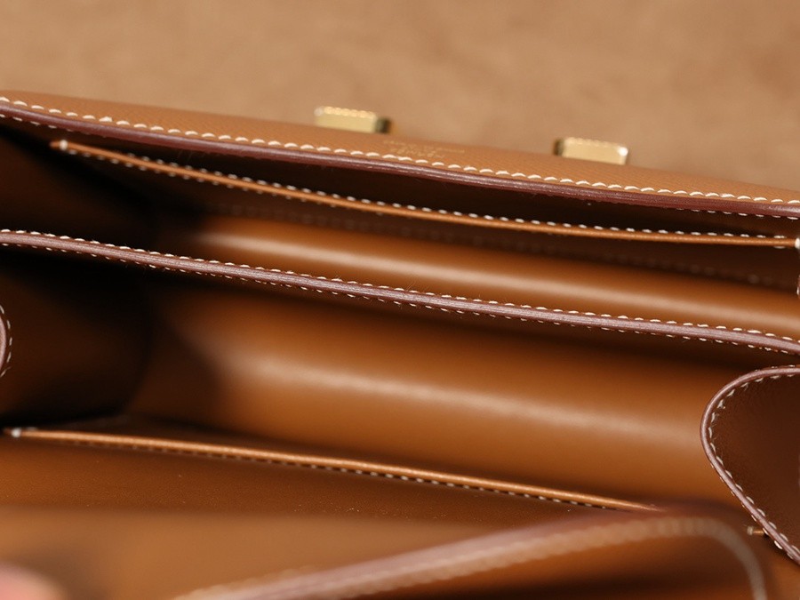 H Constance 19金棕金扣_8