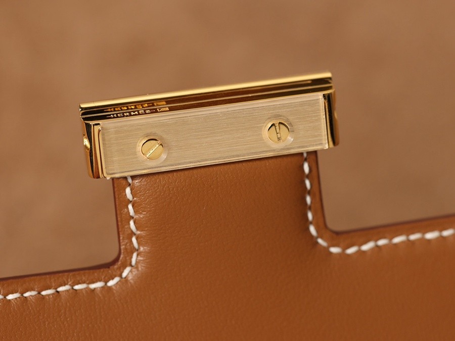 H Constance 19金棕金扣_13