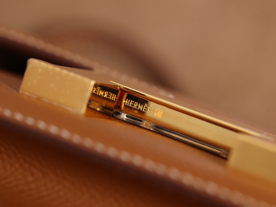 H Constance 19金棕金扣_12