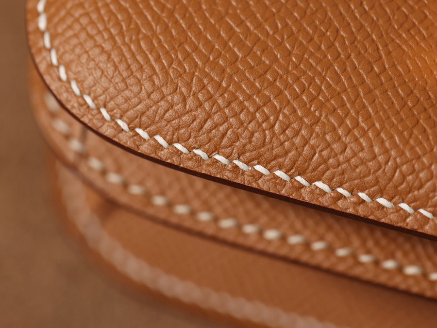 H Constance 19金棕金扣_21