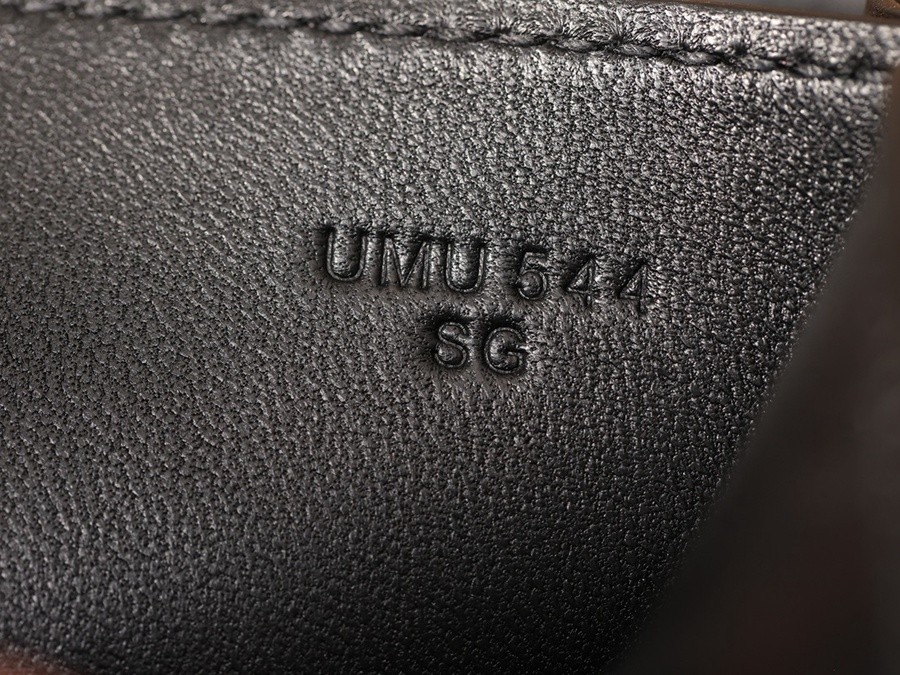 H Constance 19黑色金扣_9