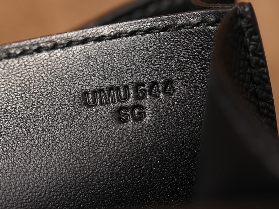 H Constance 19黑色銀扣_10