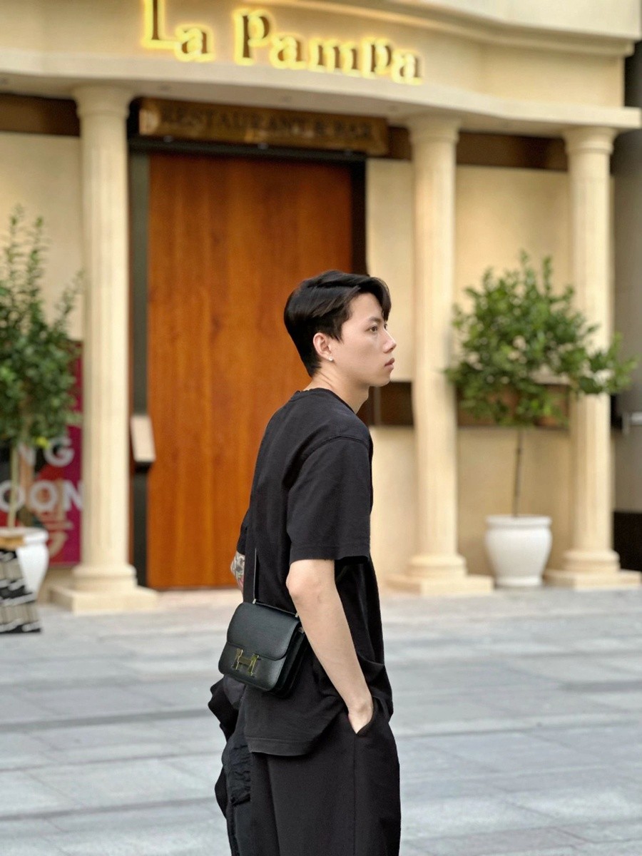 H Constance 19黑色銀扣_14