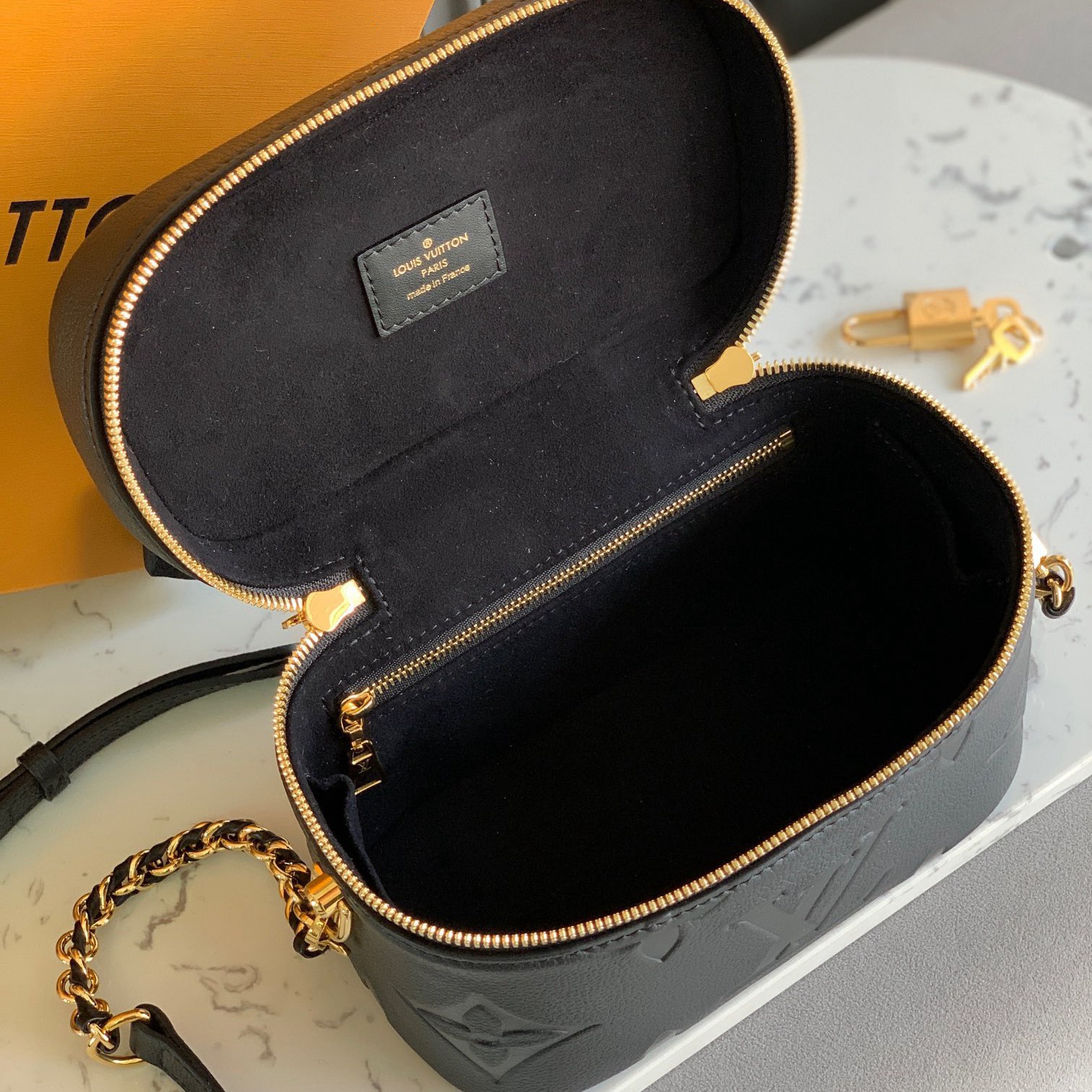 M45598 黑色壓花 化妝包_6