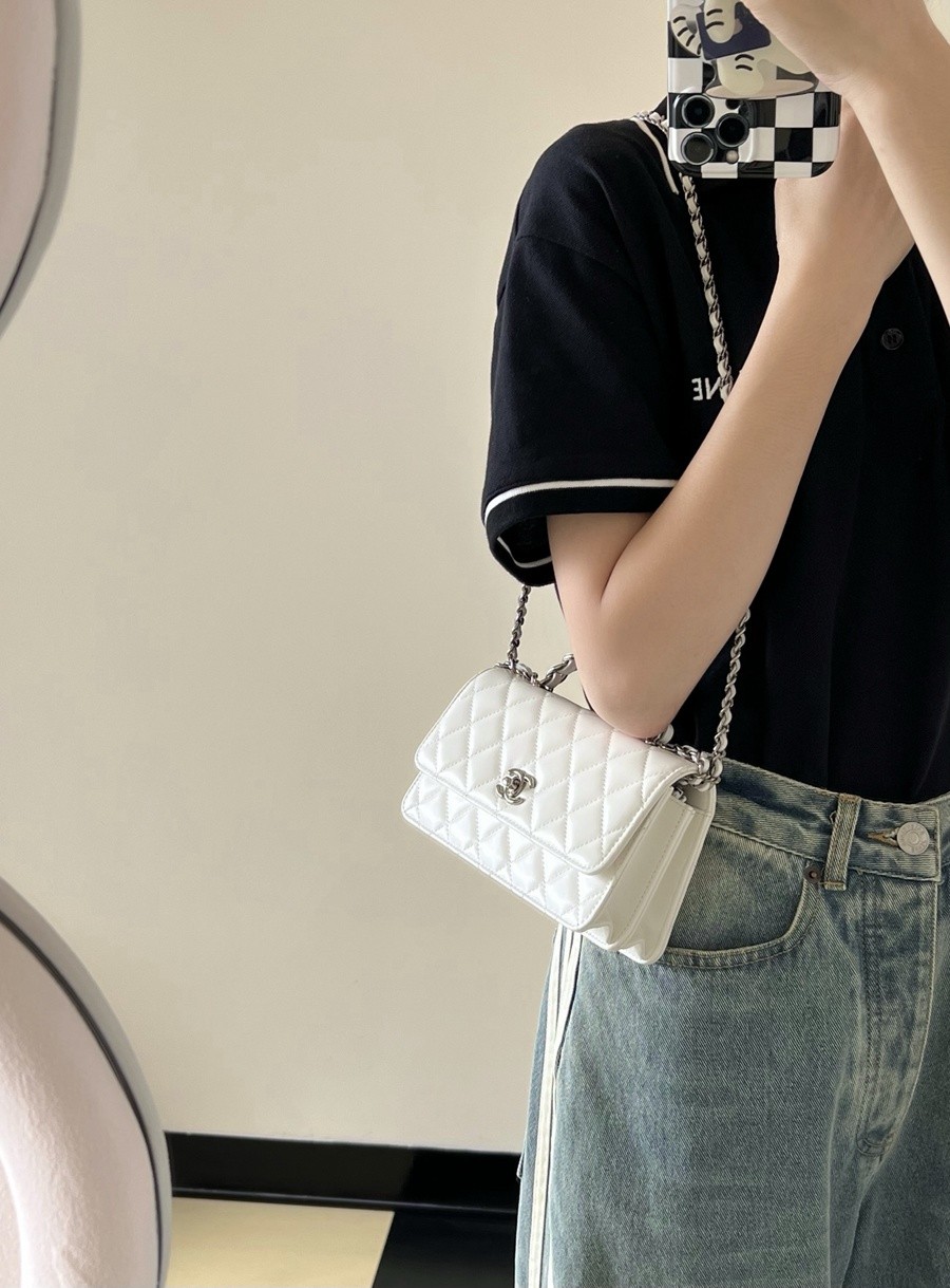 小香 23K秋冬 23K水鑽風琴小包白_7