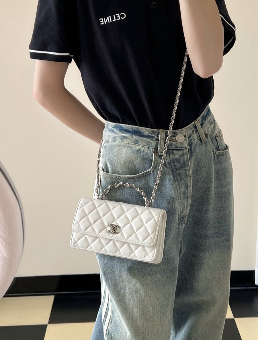 小香 23K秋冬 23K水鑽風琴小包白_9