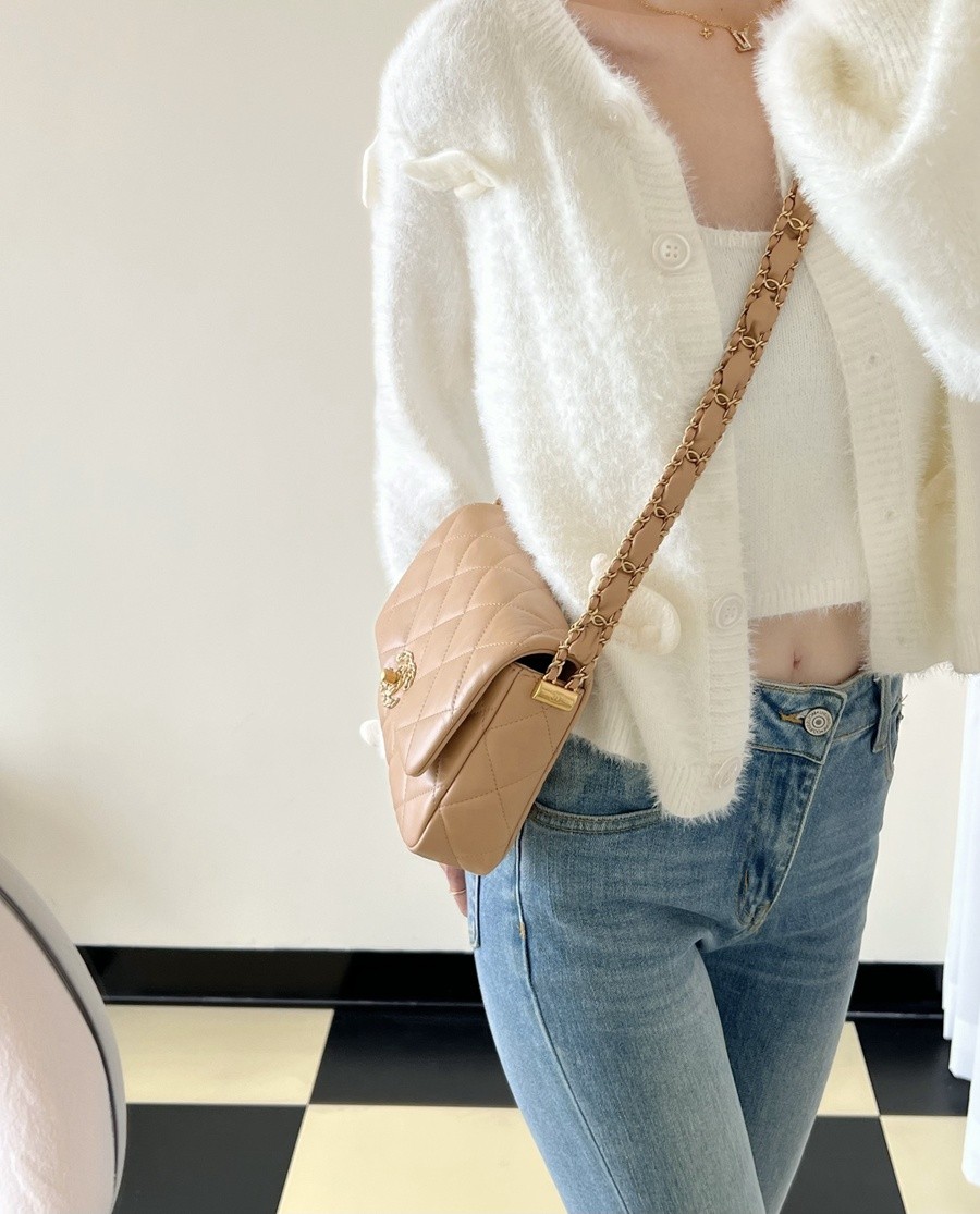 小香 23K秋冬 19系列口蓋包 奶茶色_10