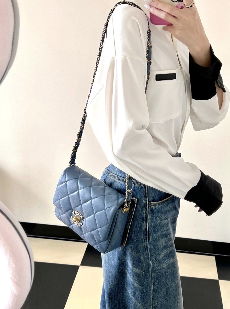 小香 23K秋冬 19系列口蓋包 牛仔藍_11