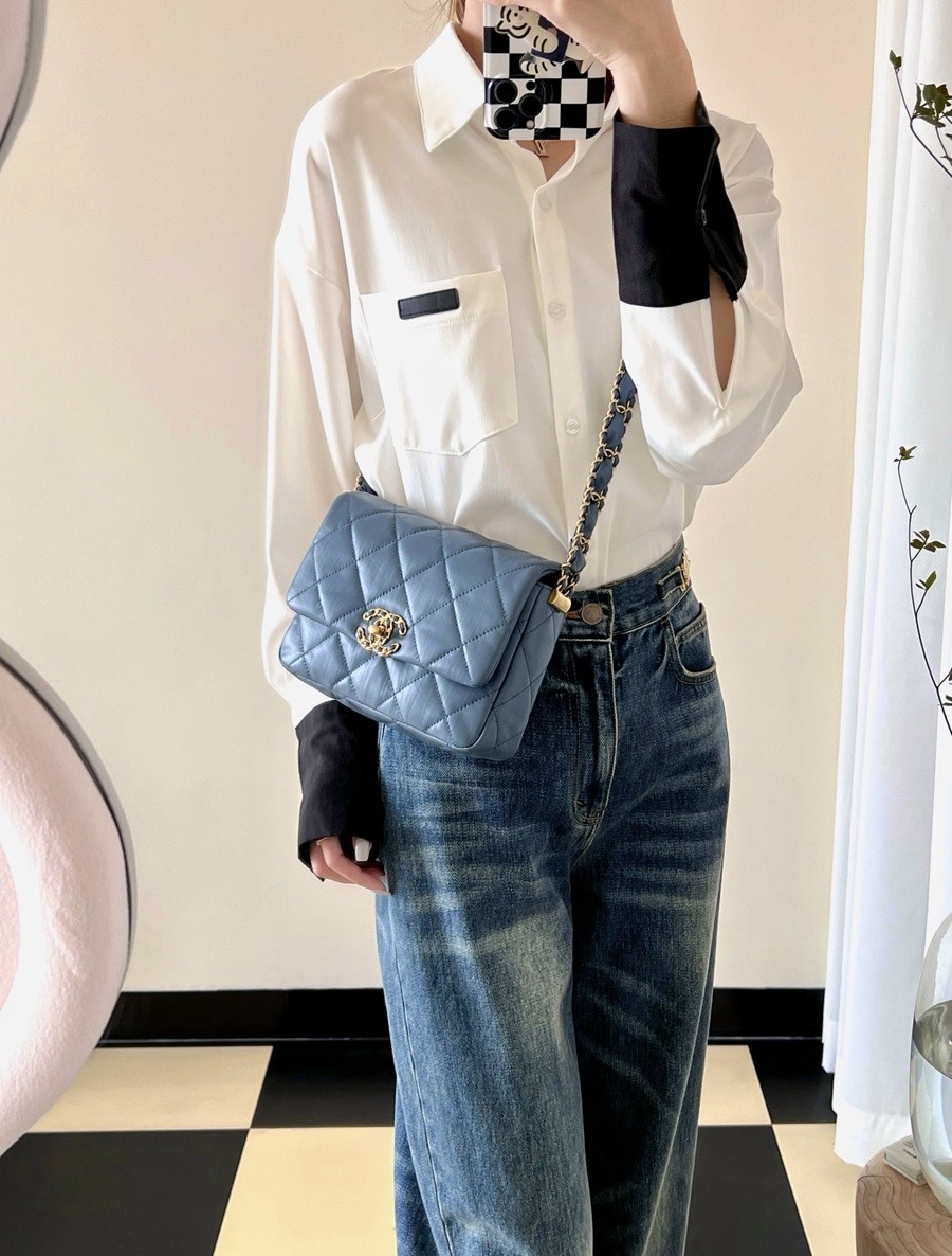 小香 23K秋冬 19系列口蓋包 牛仔藍_13