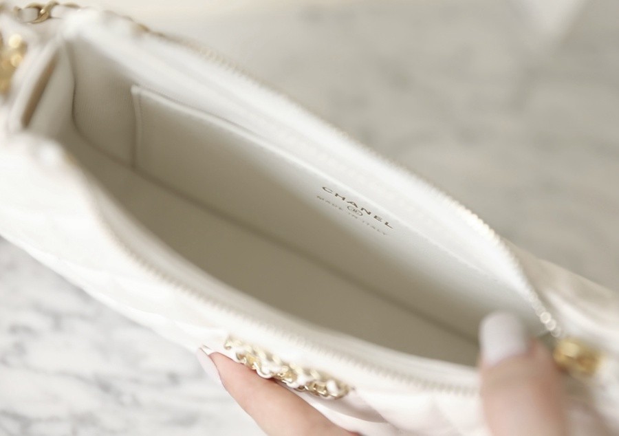 小香 23K秋冬 19系列腋下包白色大號_2