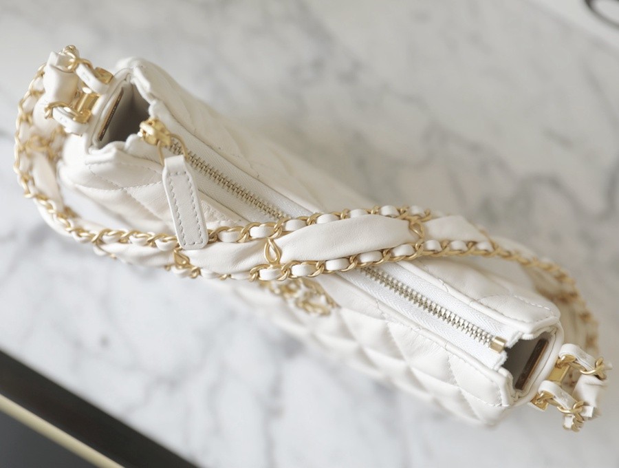 小香 23K秋冬 19系列腋下包白色大號_4