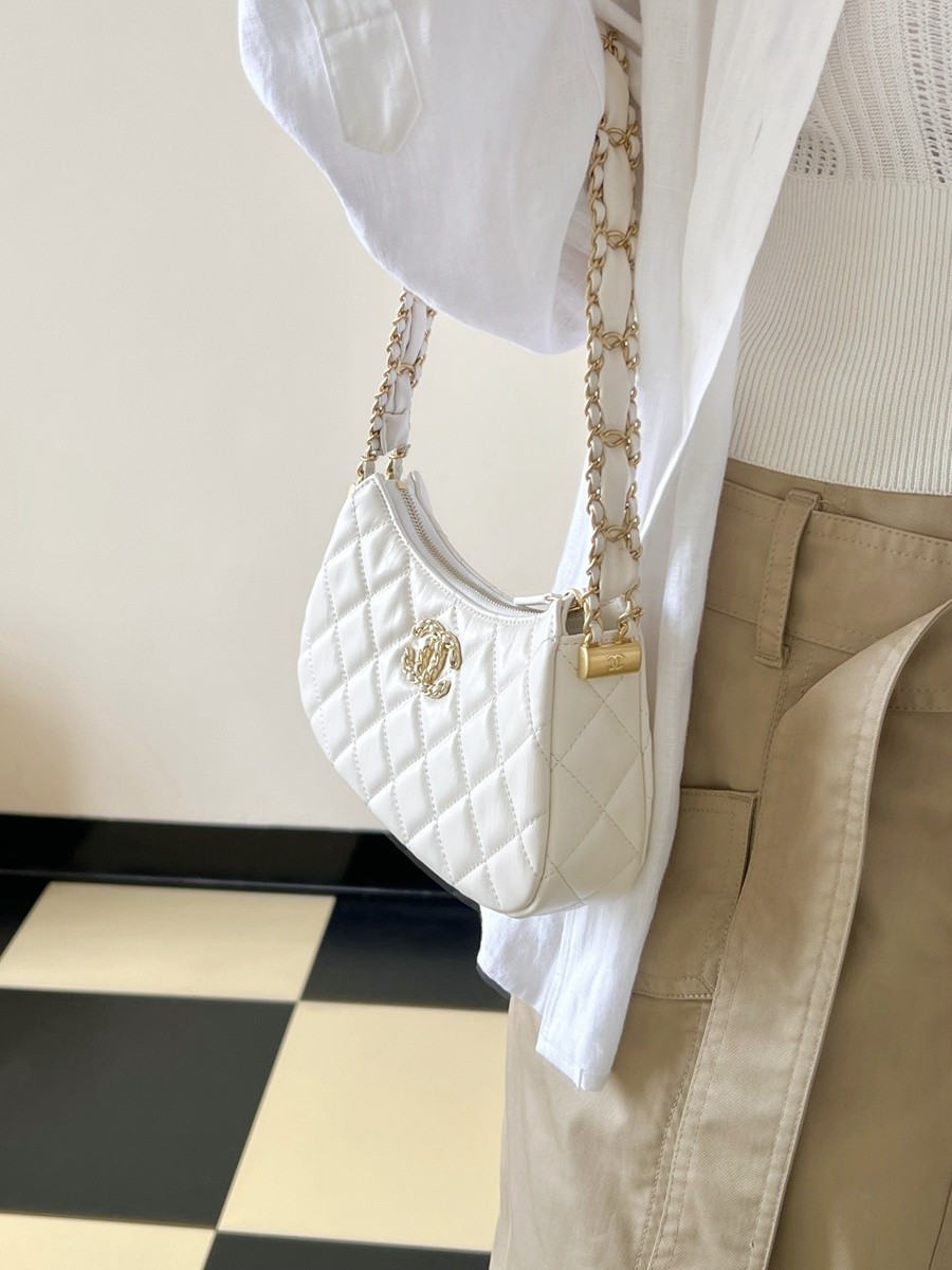 小香 23K秋冬 19系列腋下包白色大號_10